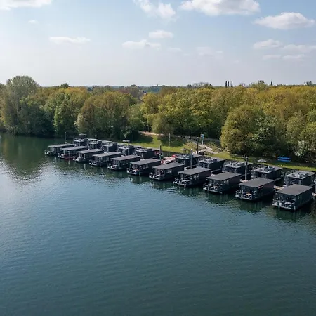 Houseboat Met Dakterras Mookerplas Middelaar